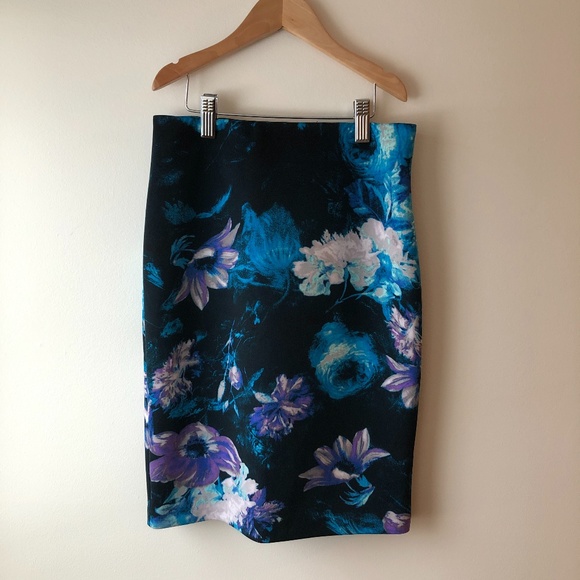 GUESS Chateau Floral Skirt Set NWOT - Picture 10 of 13